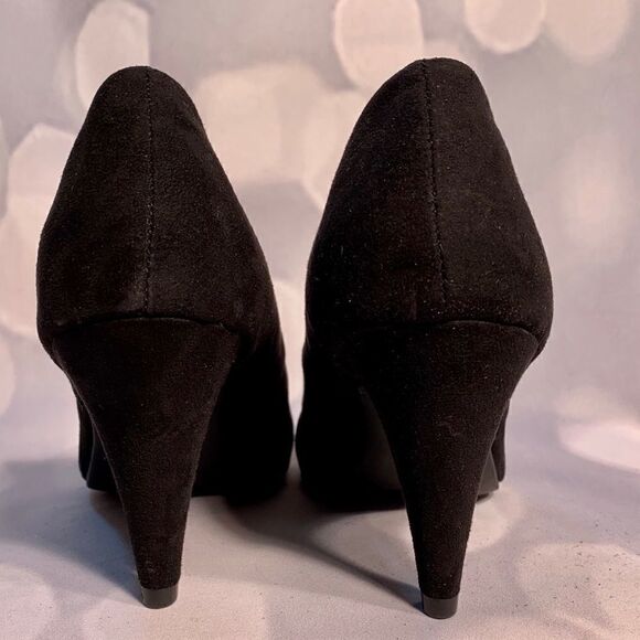 BLACK SUEDE PUMPS by AMERICAN RAG LIE Size 7 - Picture 4 of 5